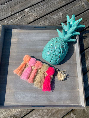 Clutch Tassel loves Pom Pom