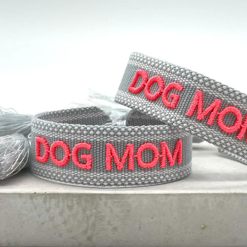 Webarmband "Dog Mom" light grey/neon pink