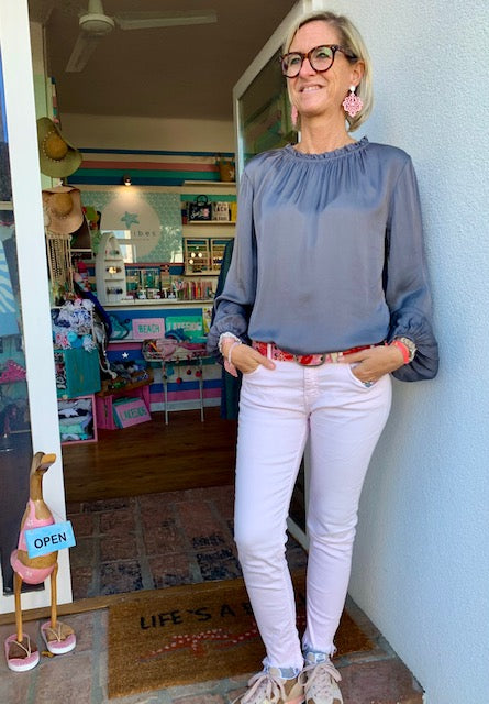 Bluse mit Stehkragen und Rüsche