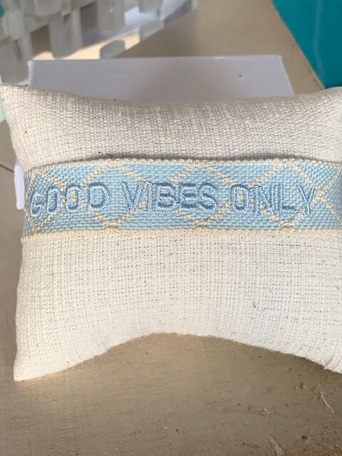 gewebtes Armband Summer Good Vibes Only light blue
