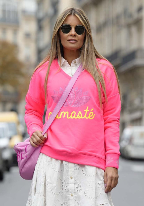 Miss Goodlife Sweater V-Neck Namaste Strass