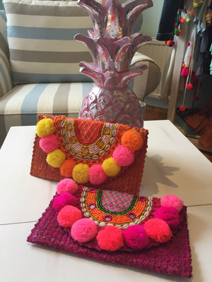 Clutch Beach Pom Pom