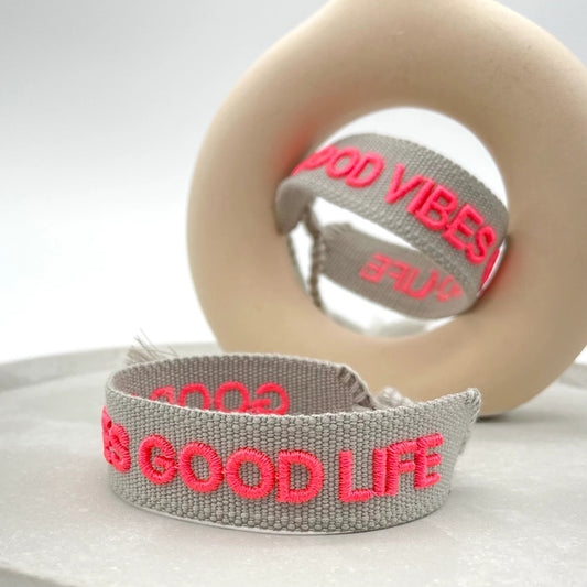 Webarmband "Good Vibes Good Life" taupe/neon pink