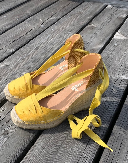 Wedges Leder maisgelb