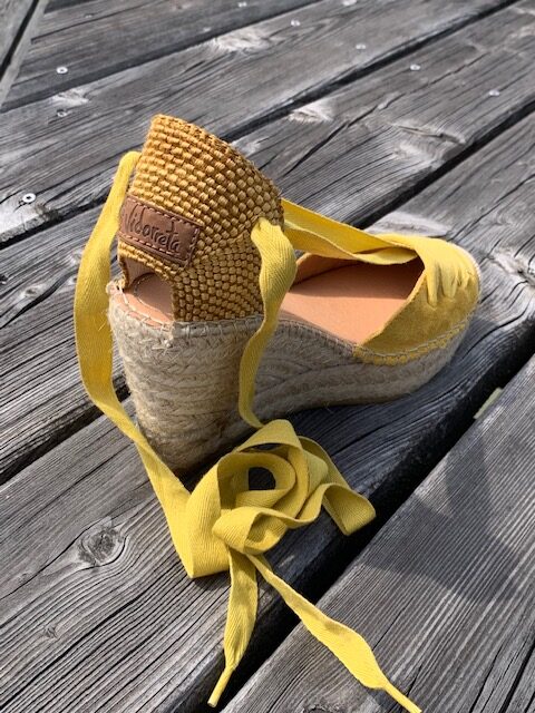 Wedges Leder maisgelb