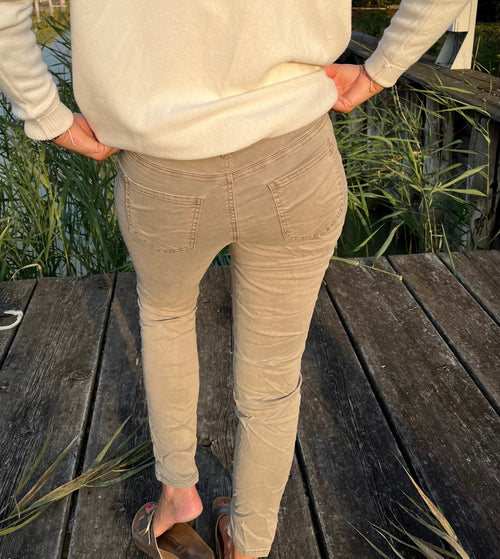 Soft Stretchjean beige Button