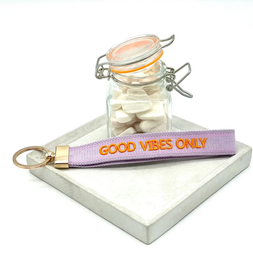 Key Ring "Good Vibes Only" flieder