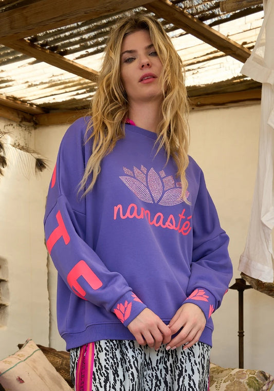 Miss Goodlife Sweater Strass "Double Namaste" lilac/neon Pink